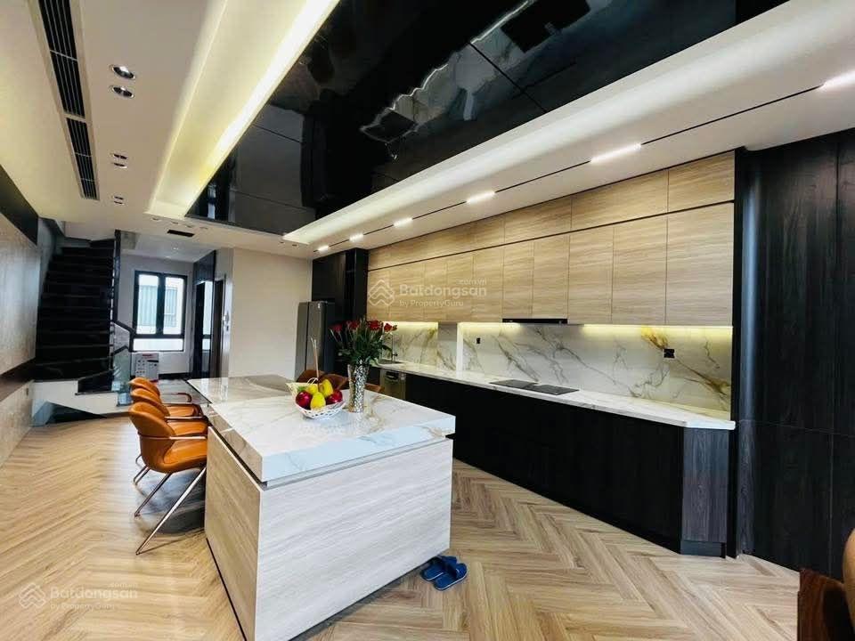 Bán nhà sài đồng, 55m , thang máy, ga ra ô tô, phun nội thất, lô góc, ô tô thông , 16xty