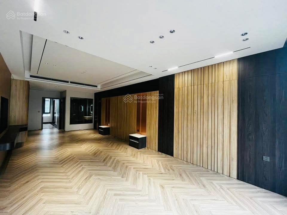 Bán nhà sài đồng, 55m , thang máy, ga ra ô tô, phun nội thất, lô góc, ô tô thông , 16xty