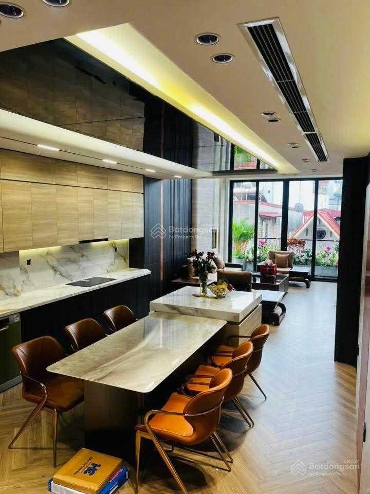 Bán nhà sài đồng, 55m , thang máy, ga ra ô tô, phun nội thất, lô góc, ô tô thông , 16xty