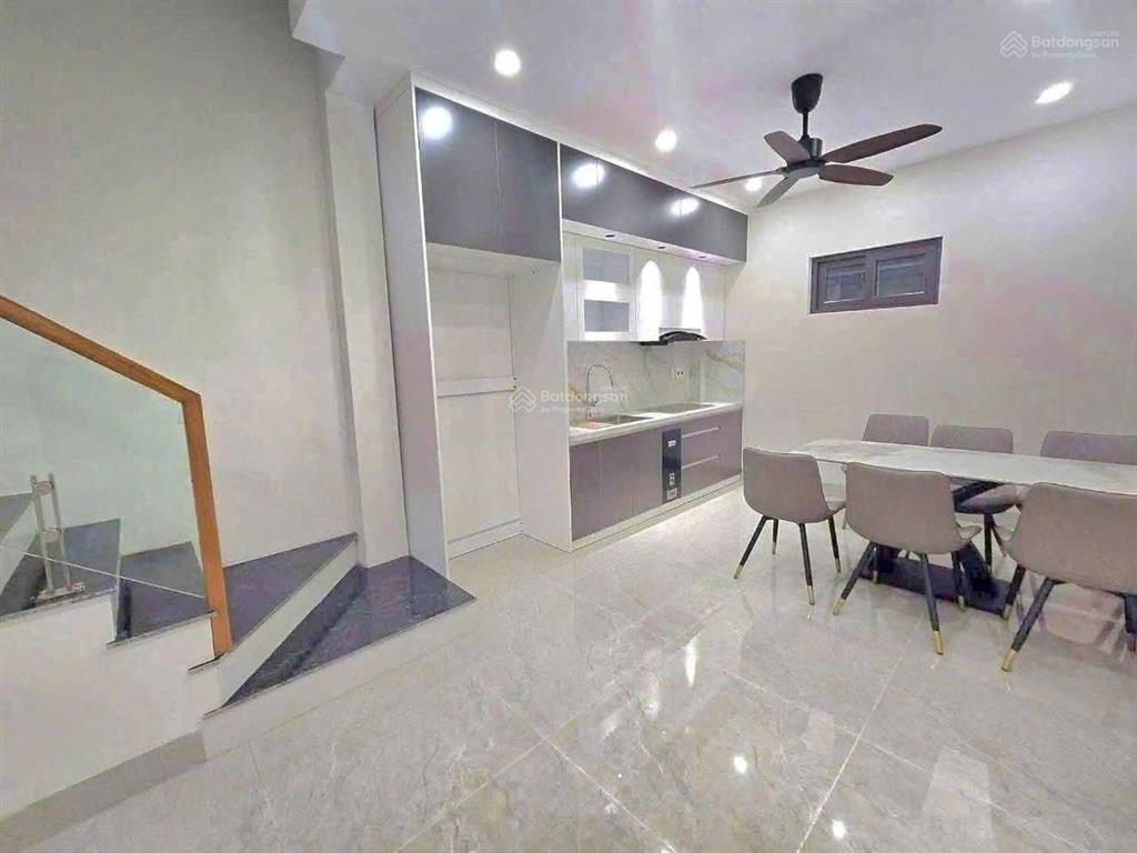 Nhà dân xây sài đồng, 55m, 4 ngủ, 15m ra hồ ,phun nội thất , ,mới tinh