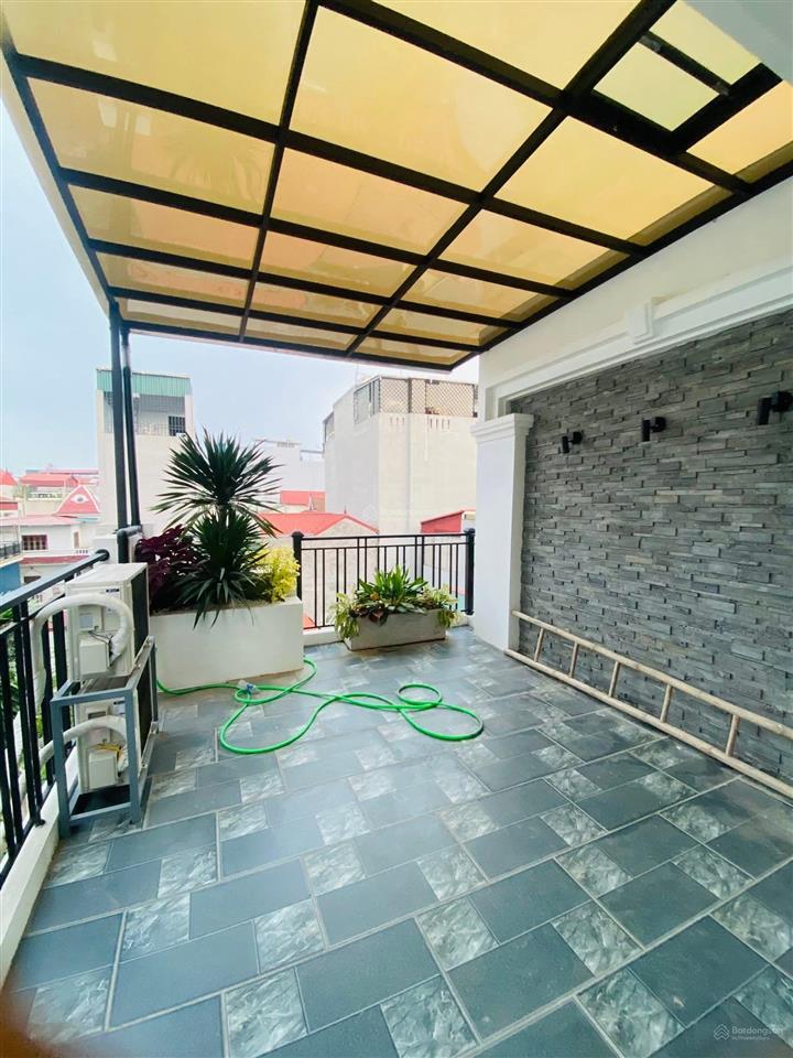 Nhà dân xây sài đồng, 55m, 4 ngủ, 15m ra hồ ,phun nội thất , ,mới tinh