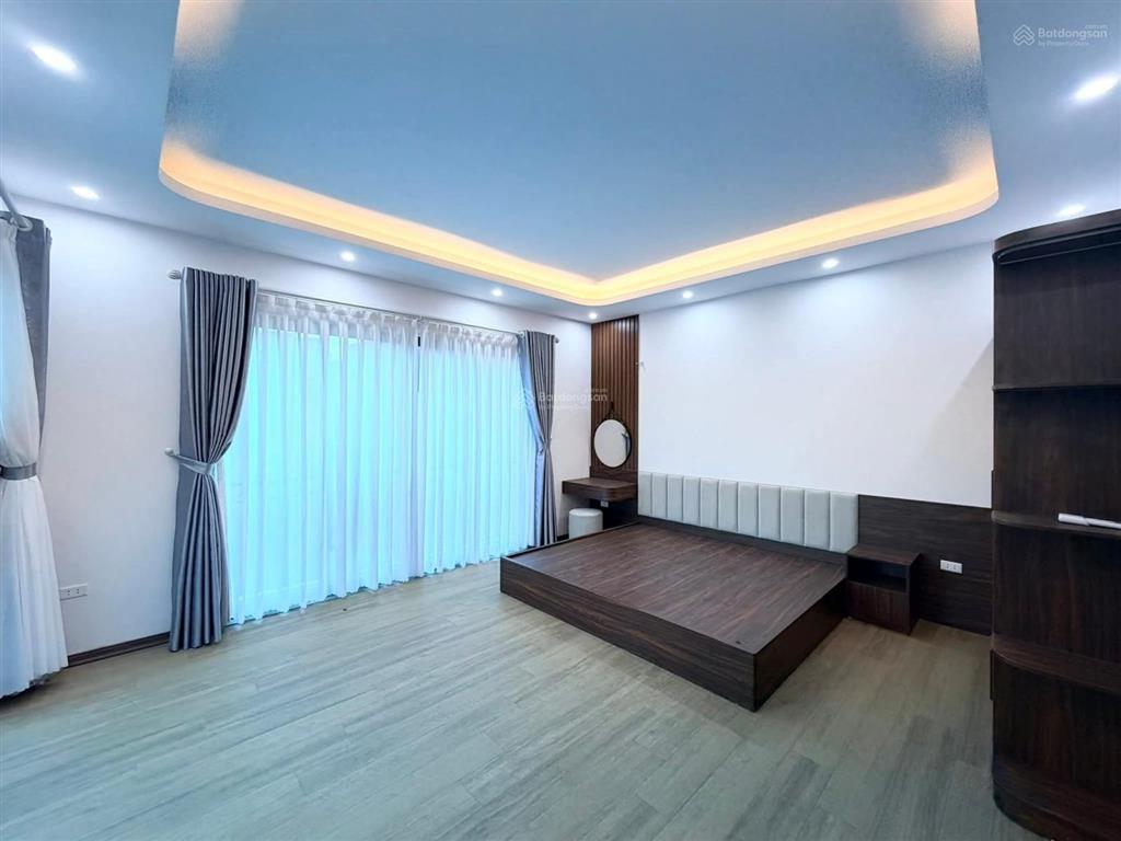 Nhà dân xây sài đồng, 55m, 4 ngủ, 15m ra hồ ,phun nội thất , ,mới tinh