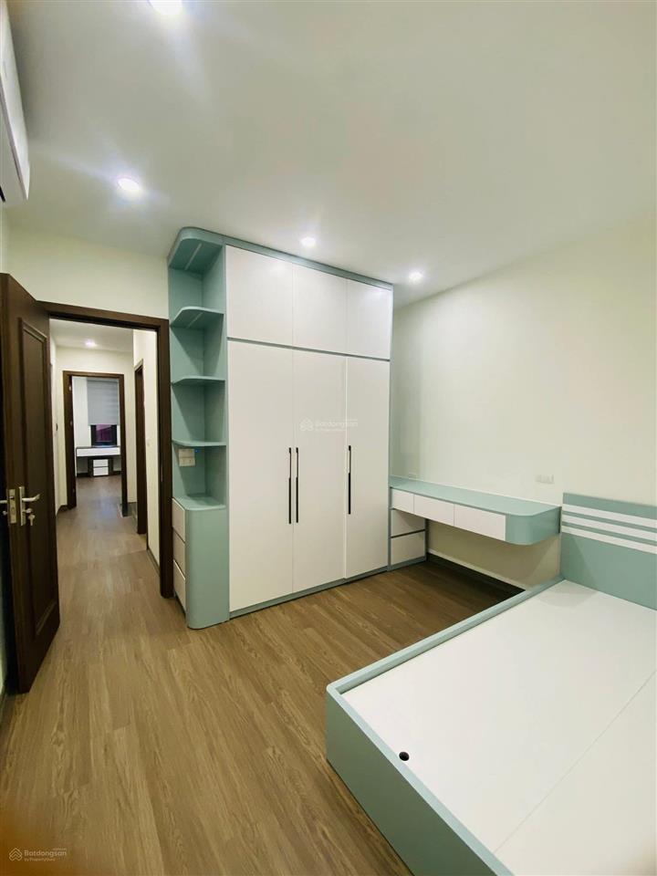 Nhà dân xây sài đồng, 55m, 4 ngủ, 15m ra hồ ,phun nội thất , ,mới tinh