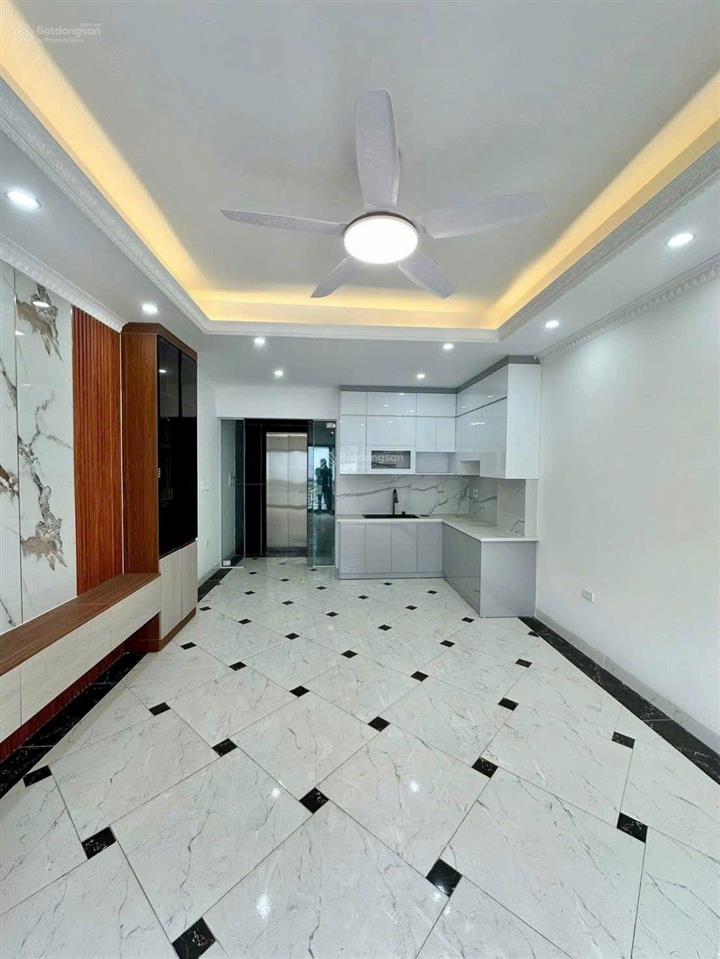 Bán nhà tư đình, 40m ,thang máy , ga ra ô tô, kinh doanh đa dạng, 13xty