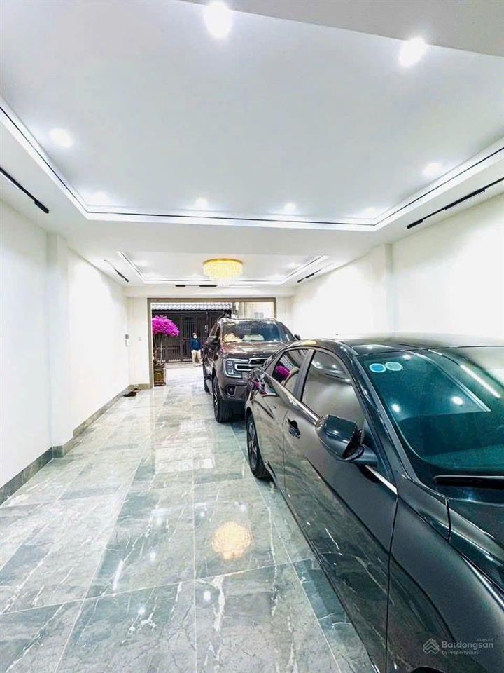 Bán nhà tư đình, 40m ,thang máy , ga ra ô tô, kinh doanh đa dạng, 13xty