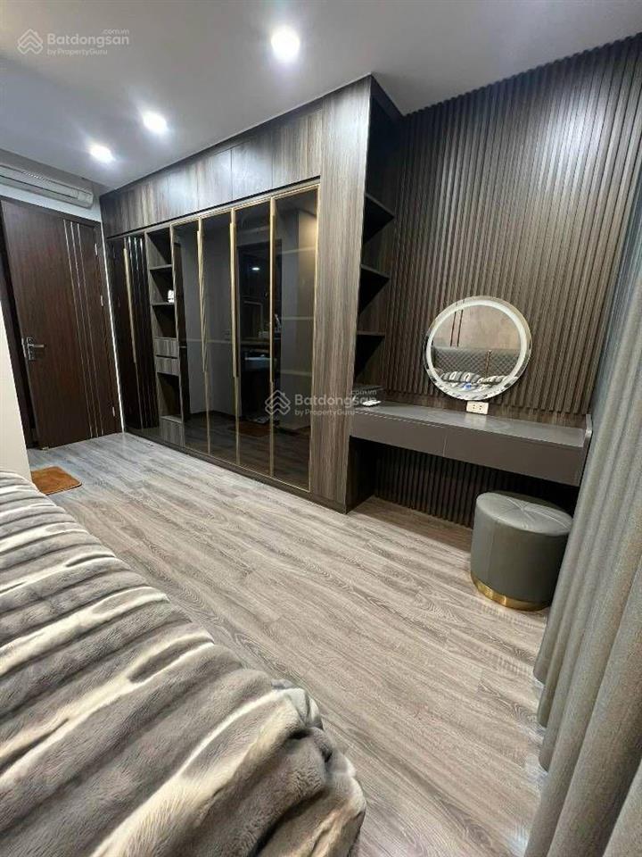 Nhà 6 tầng bát khốigần aeon long biên, 40 m, thang máy, ga ra ô tô, nội thất sang sịn, 11 xty