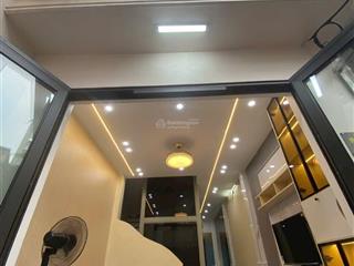 Nhà dân xây thang máy , ngọc thụy, 45m , 4 ngủ, phun nội thất, gần ô tô tránh, 9xty