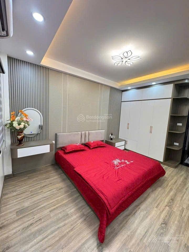 Bán nhà nguyễn sơn, 60m , 5 ngủ, thang máy, phun nội thất, 15m ra ô tô tránh, 13xty