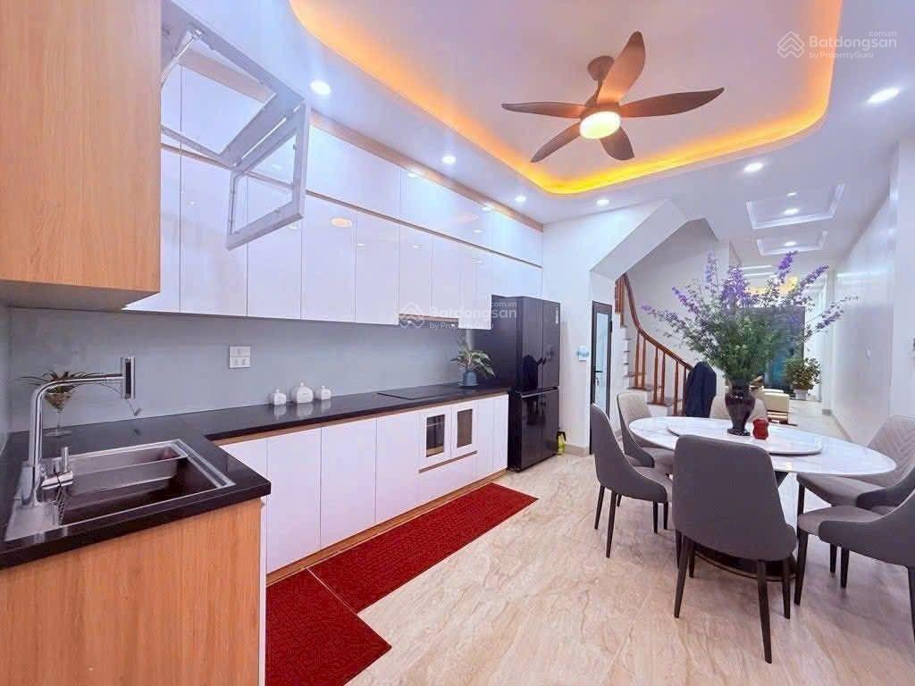 Bán nhà nguyễn sơn, 60m , 5 ngủ, thang máy, phun nội thất, 15m ra ô tô tránh, 13xty