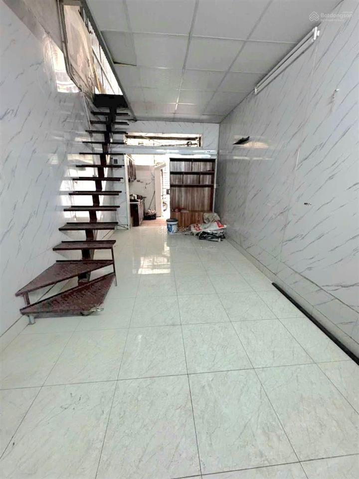 Bán nhà 2 tầng phố đức giang, 32m, ô tô thông, 5.5 tỷ