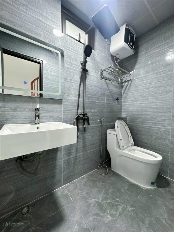 Nhà đức giang , 66mmt 5m, 5 ngủ, lô góc , 2 thoáng ,mới tinh, ô tô tránh đỗ cổng, 9.5 tỷ