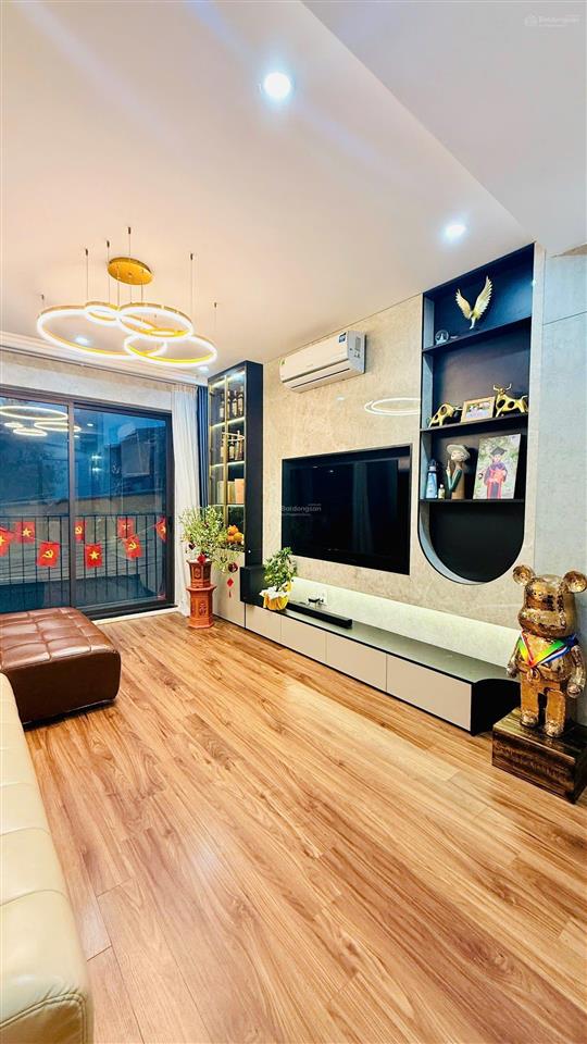 Bán nhà ngọc thụy, 40m, 5 ngủ, ga ra ô tô , phun nội thất,12 xty