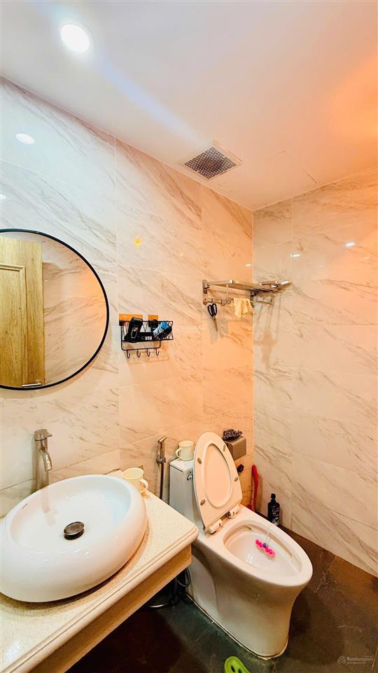 Bán nhà ngọc thụy, 40m, 5 ngủ, ga ra ô tô , phun nội thất,12 xty