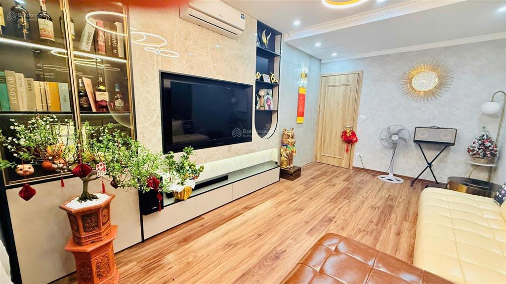 Bán nhà ngọc thụy, 40m, 5 ngủ, ga ra ô tô , phun nội thất,12 xty