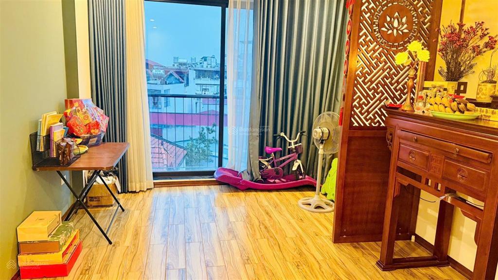 Bán nhà ngọc thụy, 40m, 5 ngủ, ga ra ô tô , phun nội thất,12 xty