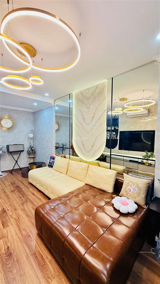 Bán nhà ngọc thụy, 40m, 5 ngủ, ga ra ô tô , phun nội thất,12 xty