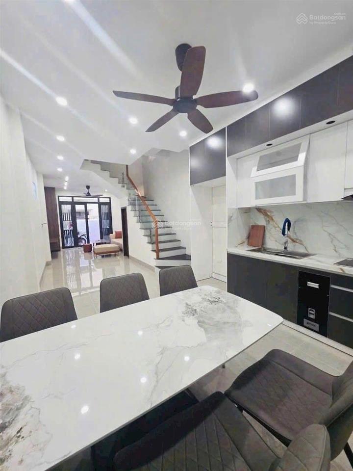 Bán nhà sài đồng, 55m , 4 ngủ, phun nội thất, 15m ra mặt hồ mát mẻ, 8.2 tỷ