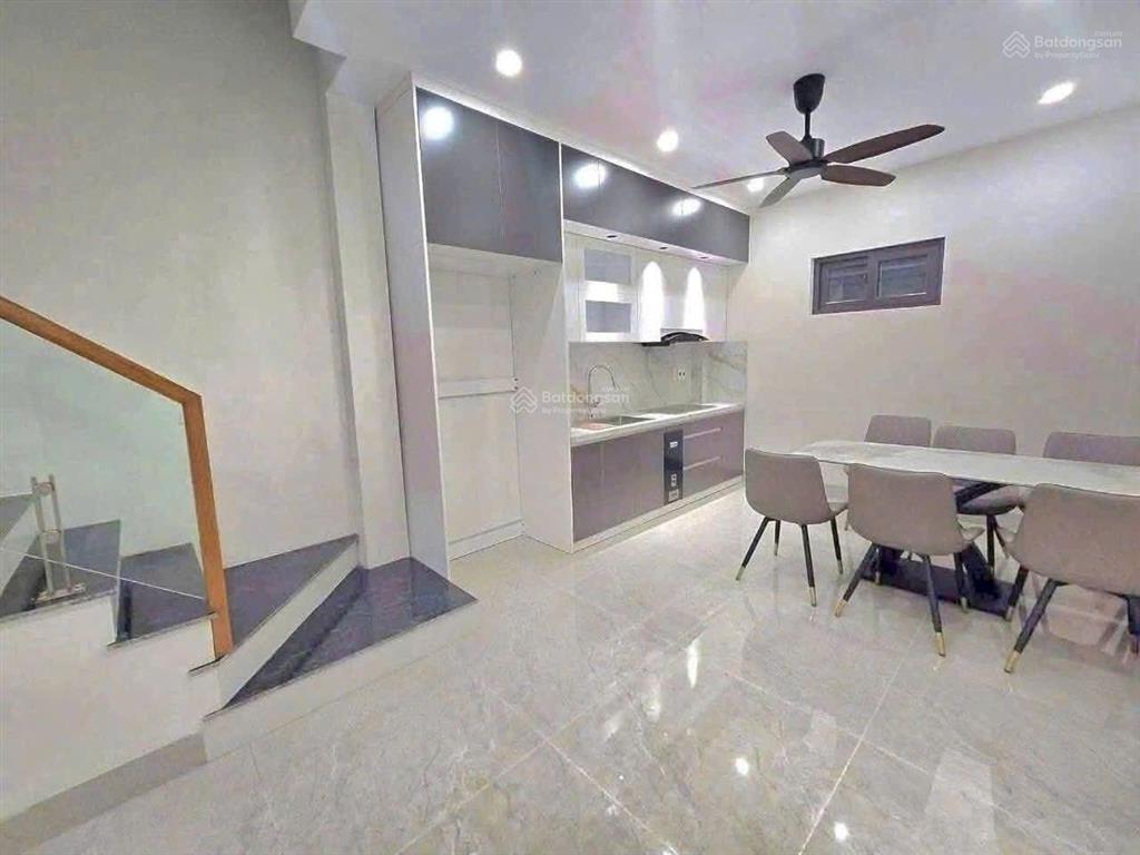 Bán nhà sài đồng, 55m , 4 ngủ, phun nội thất, 15m ra mặt hồ mát mẻ, 8.2 tỷ