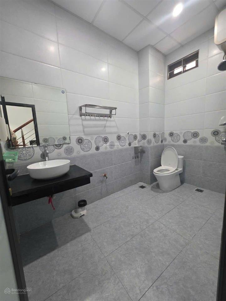 Bán nhà đức giang ,35m,3 ngủ,phun nội thất, ô tô đỗ cửa, 7 xty