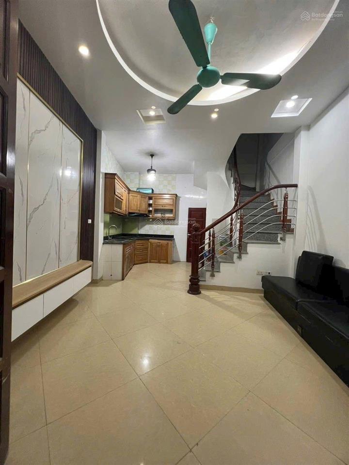 Bán bhaf ngọc thụy, 35m , 3 ngủ, phun nội thất, 7xty