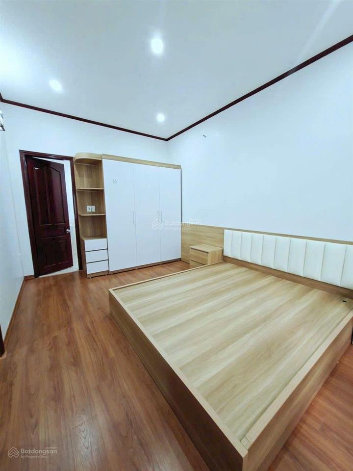 Bán bhaf ngọc thụy, 35m , 3 ngủ, phun nội thất, 7xty