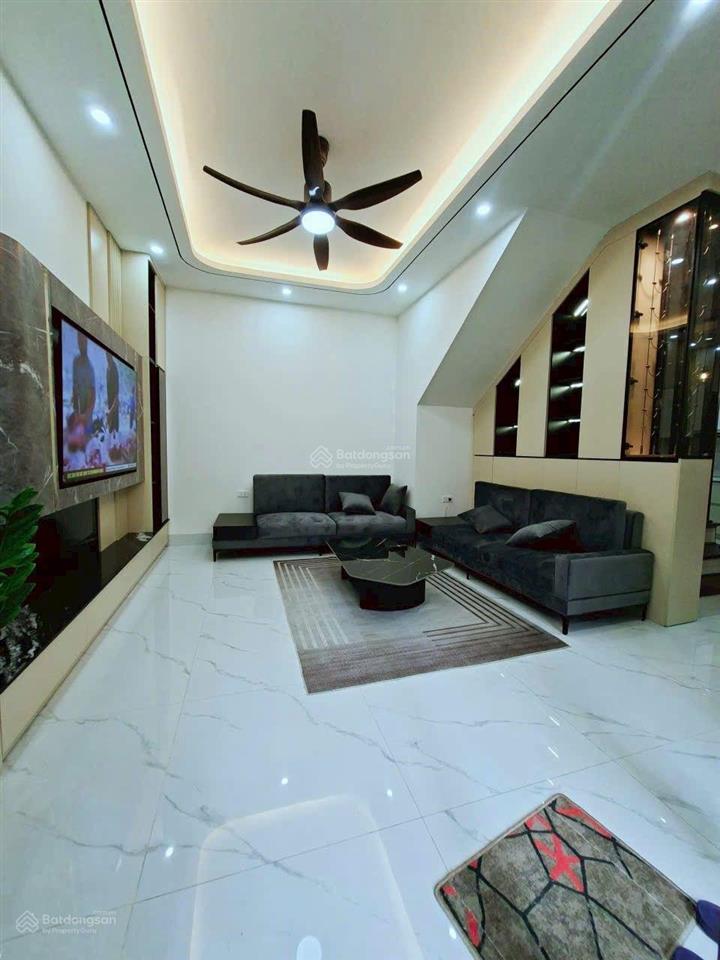 Bán nhà nguyễn văn cừ, 60m , 5 ngủ, thang máy, lô góc ,hai thoáng , nội thất sang sịn,12 xty