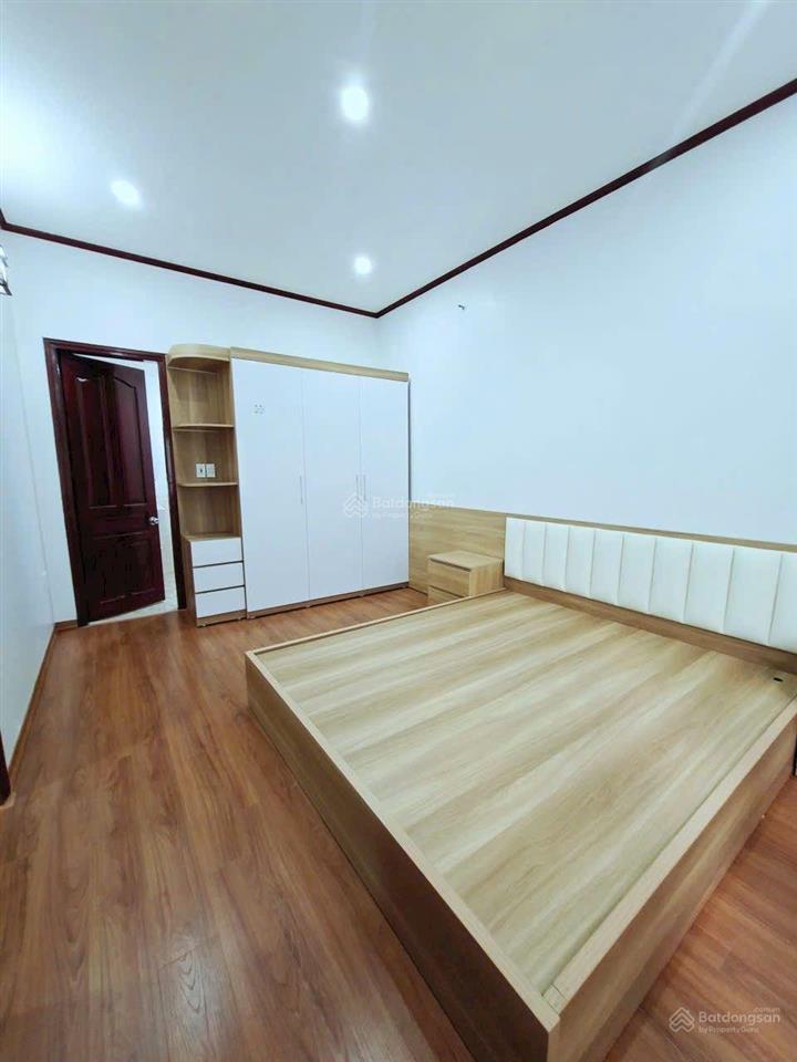 Bán nhà nguyễn văn cừ, 60m , 5 ngủ, thang máy, lô góc ,hai thoáng , nội thất sang sịn,12 xty