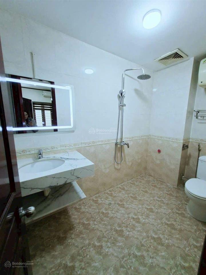 Bán nhà nguyễn văn cừ, 60m , 5 ngủ, thang máy, lô góc ,hai thoáng , nội thất sang sịn,12 xty