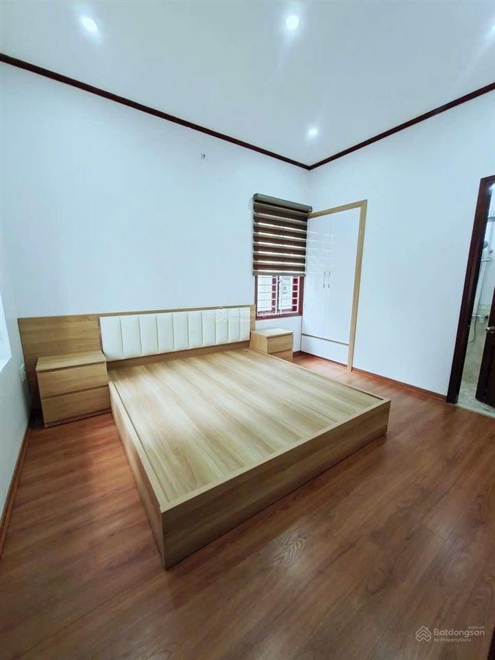 Bán nhà nguyễn văn cừ, 60m , 5 ngủ, thang máy, lô góc ,hai thoáng , nội thất sang sịn,12 xty