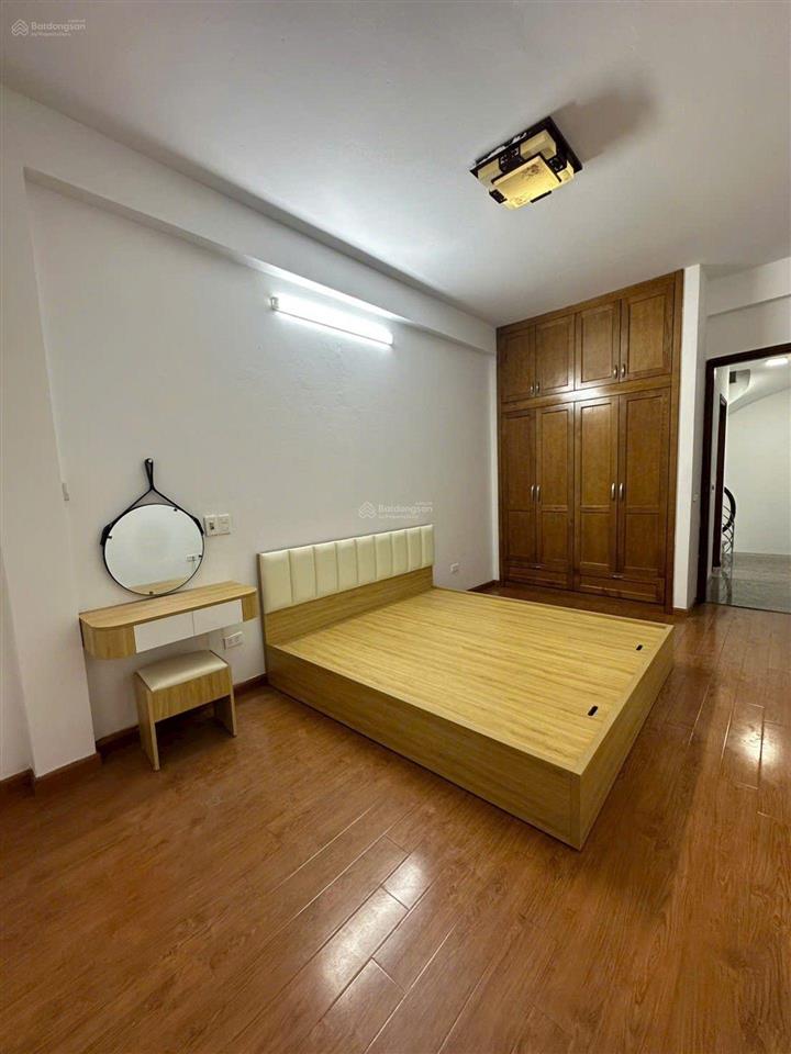 Nhà ngọc thụy, 35m, 3 ngủ, phun nội thất, ô tô đỗ của, sát hồng tiến, 8.4 tỷ