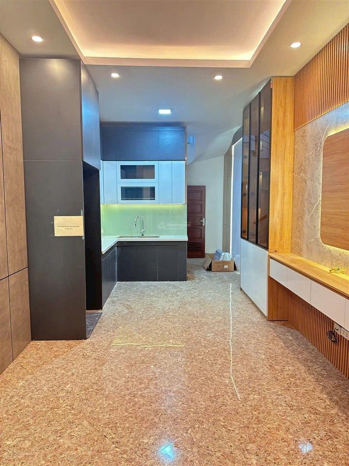 Nhà ngọc thụy, 35m, 3 ngủ, phun nội thất, ô tô đỗ của, sát hồng tiến, 8.4 tỷ