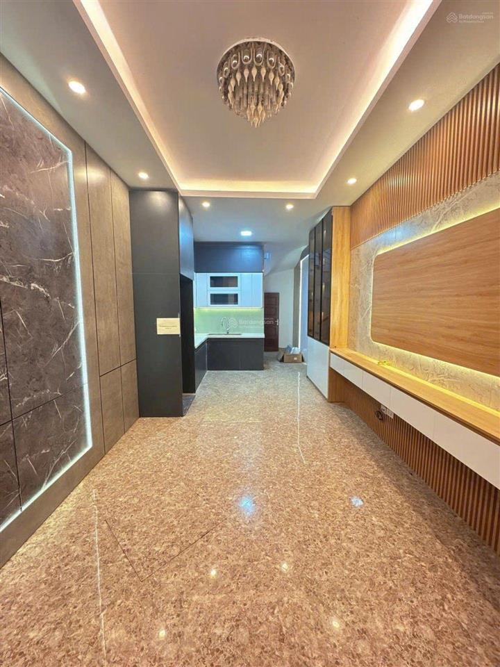 Nhà ngọc thụy, 35m, 3 ngủ, phun nội thất, ô tô đỗ của, sát hồng tiến, 8.4 tỷ