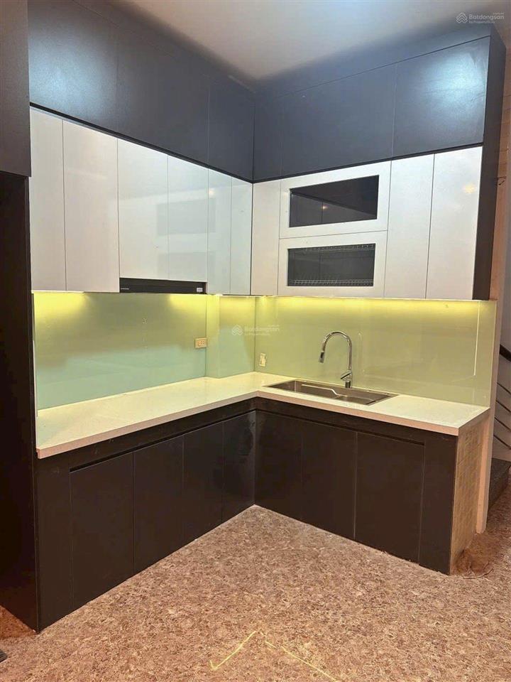 Nhà ngọc thụy, 35m, 3 ngủ, phun nội thất, ô tô đỗ của, sát hồng tiến, 8.4 tỷ