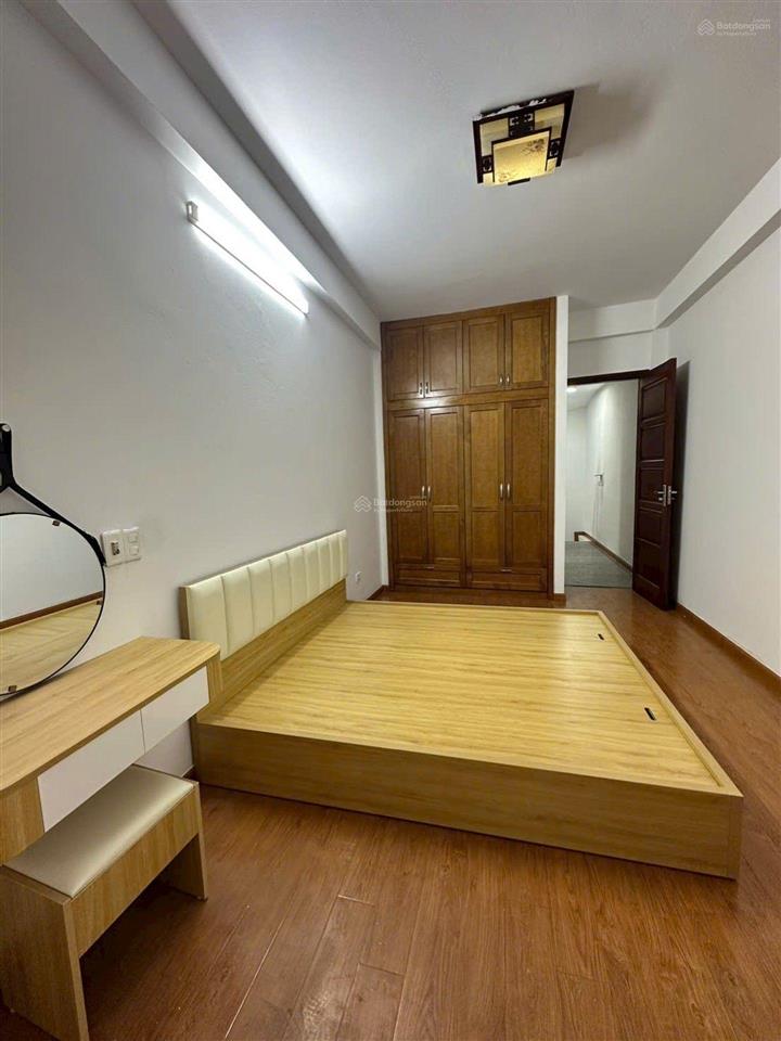 Nhà ngọc thụy, 35m, 3 ngủ, phun nội thất, ô tô đỗ của, sát hồng tiến, 8.4 tỷ