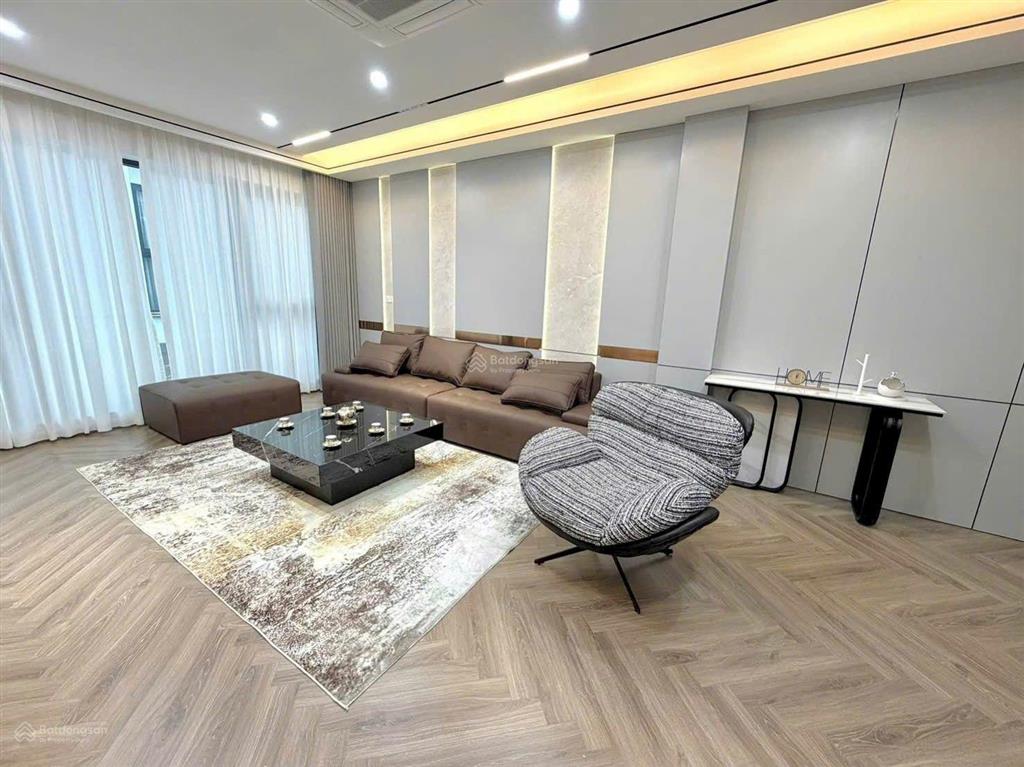 Bán nhà ngọc thụy, 55m, thang máy , ga ra ô tô 7 chỗ, phun nội thất, 16.3 tỷ