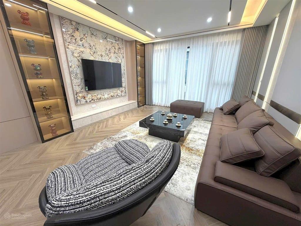 Bán nhà ngọc thụy, 55m, thang máy , ga ra ô tô 7 chỗ, phun nội thất, 16.3 tỷ