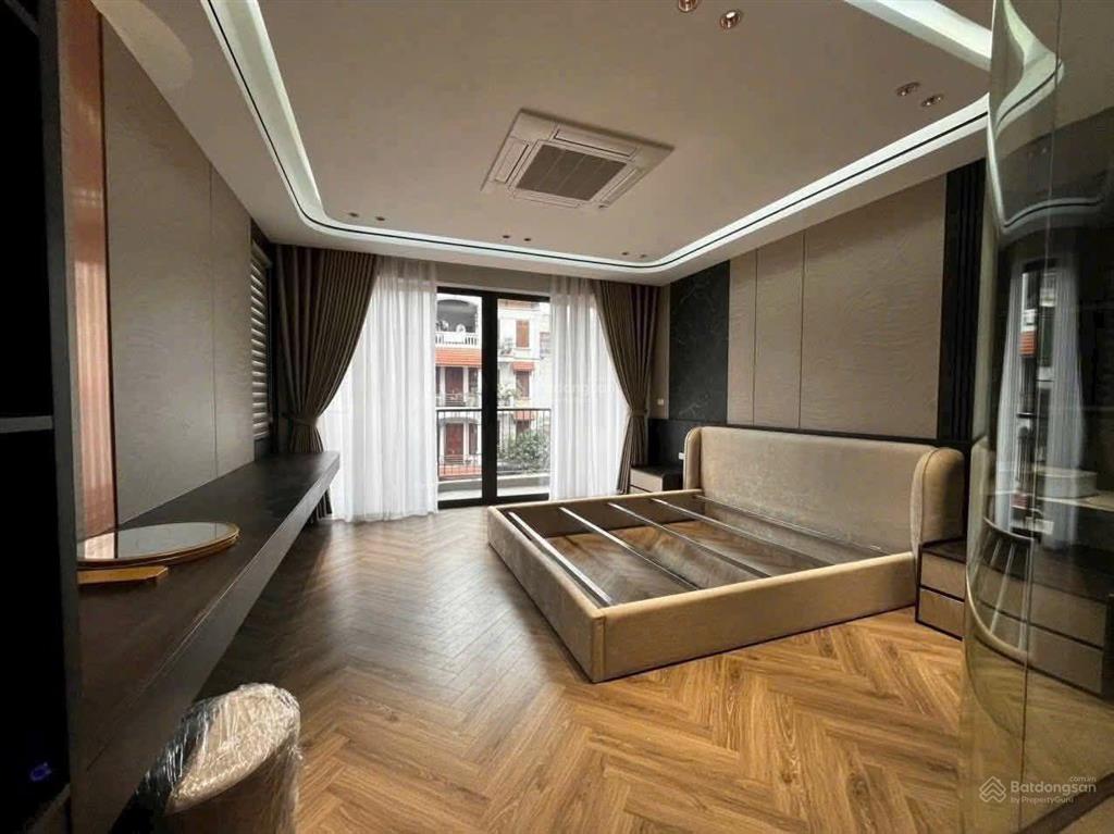 Bán nhà ngọc thụy, 55m, thang máy , ga ra ô tô 7 chỗ, phun nội thất, 16.3 tỷ