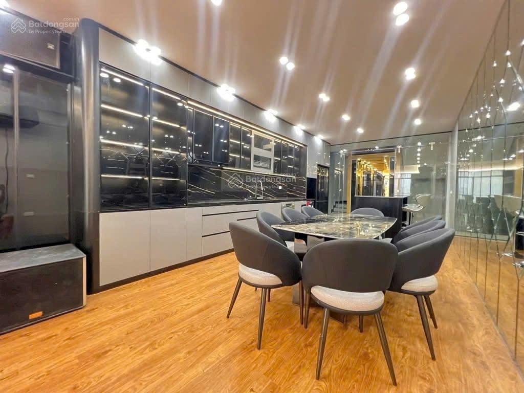 Bán nhà nguyễn văn cừ, 80m, thang máy , ga ra 2 ô tô, nội thất 5 sao, gần cầu chương dương, 26xty