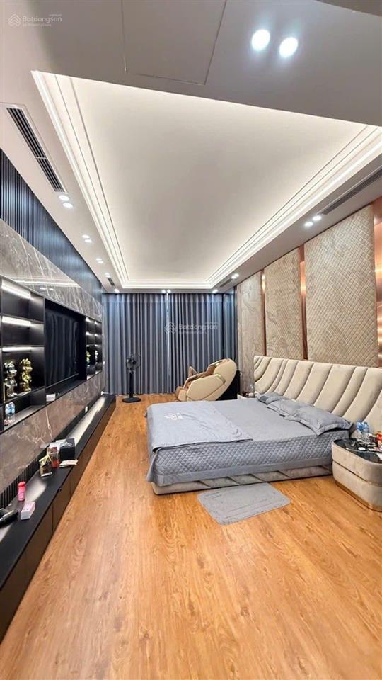 Bán nhà nguyễn văn cừ, 80m, thang máy , ga ra 2 ô tô, nội thất 5 sao, gần cầu chương dương, 26xty