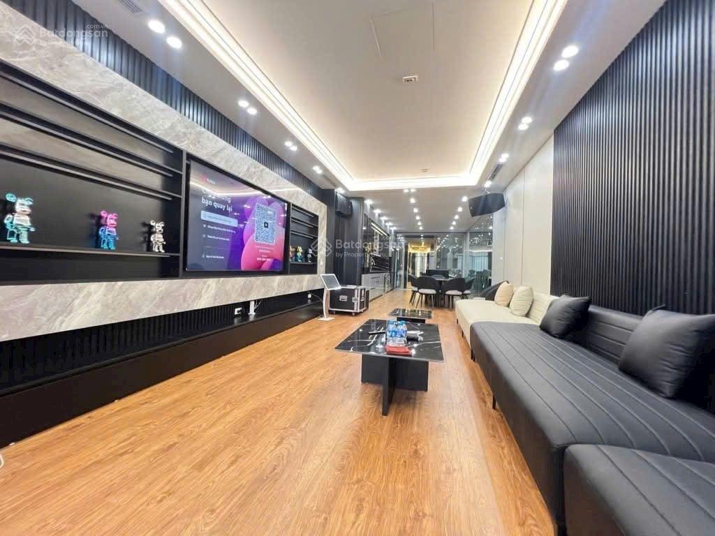 Bán nhà nguyễn văn cừ, 80m, thang máy , ga ra 2 ô tô, nội thất 5 sao, gần cầu chương dương, 26xty