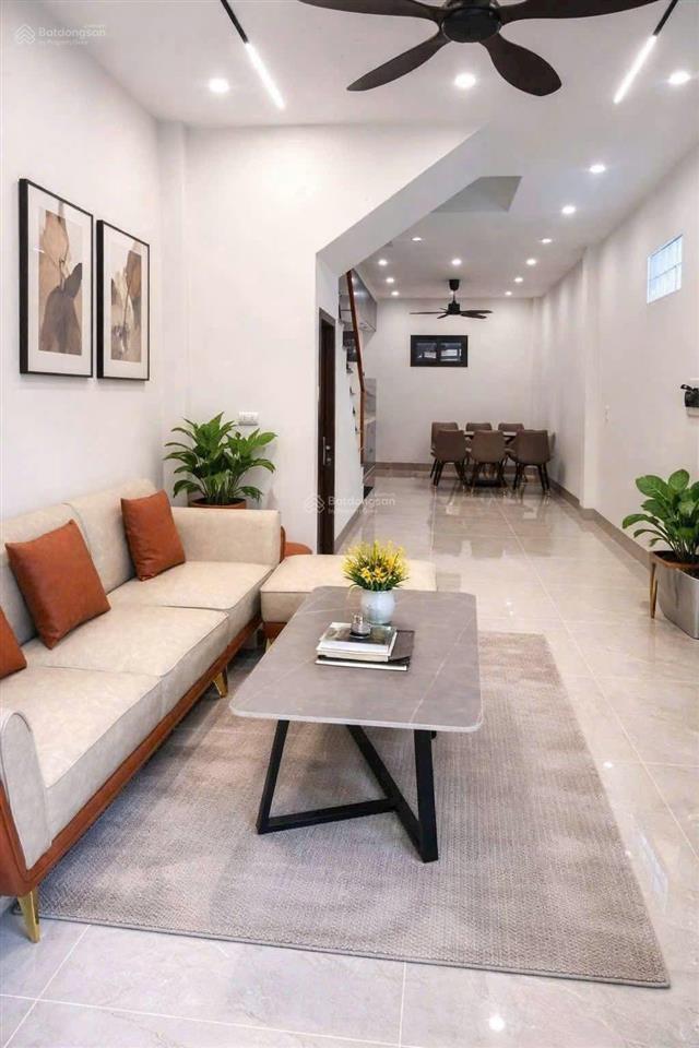 Bán nhà sài đồng ,55m, 4 ngủ , nội thất sang sịn, 15m ra mặt hồ ô tô dừng đỗ, mới tinh, 8.2 tỷ