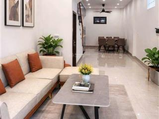 Bán nhà sài đồng ,55m, 4 ngủ , nội thất sang sịn, 15m ra mặt hồ ô tô dừng đỗ, mới tinh, 8.2 tỷ
