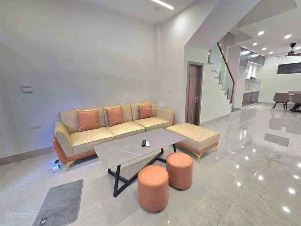 Bán nhà sài đồng ,55m, 4 ngủ , nội thất sang sịn, 15m ra mặt hồ ô tô dừng đỗ, mới tinh, 8.2 tỷ