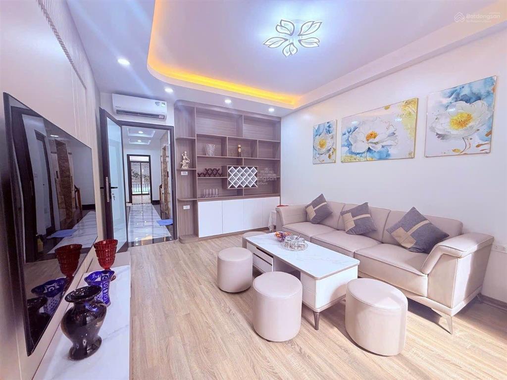 Bán nhà nguyễn sơn, 60m, thang máy, 5 ngủ, phun nội thất, gần tô tránh, 13xty