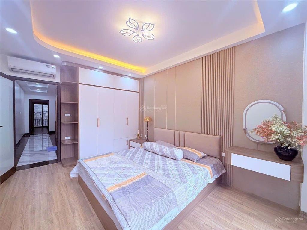 Bán nhà nguyễn sơn, 60m, thang máy, 5 ngủ, phun nội thất, gần tô tránh, 13xty