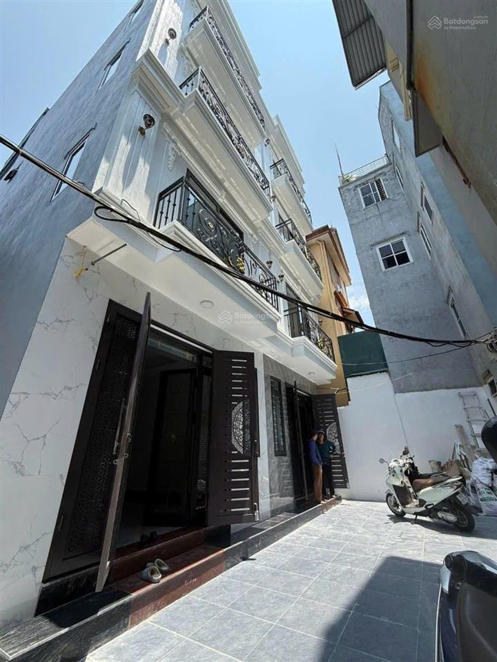 Bán nhà đức giang,65m , 5 ngủ, ô tô tránh đỗ cổng, mới tinh, 9.5 tỷ