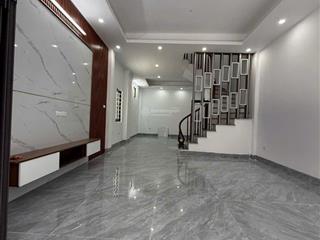 Bán nhà đức giang,65m , 5 ngủ, ô tô tránh đỗ cổng, mới tinh, 9.5 tỷ