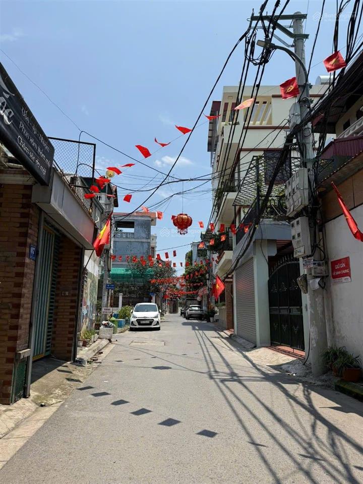 Bán nhà đức giang,65m , 5 ngủ, ô tô tránh đỗ cổng, mới tinh, 9.5 tỷ