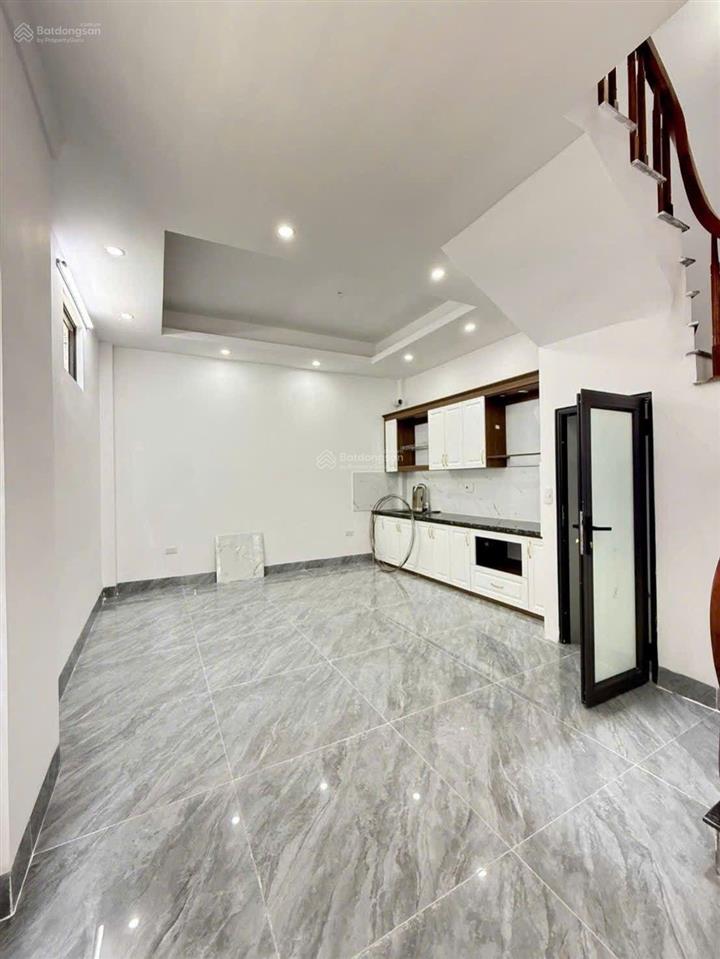 Bán nhà đức giang,65m , 5 ngủ, ô tô tránh đỗ cổng, mới tinh, 9.5 tỷ