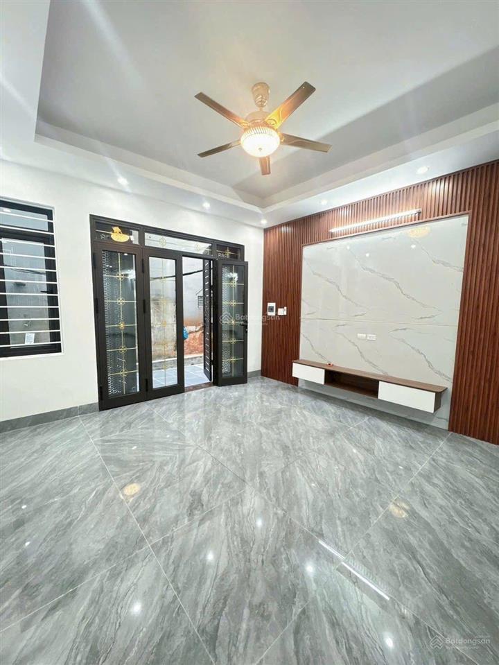 Bán nhà đức giang,65m , 5 ngủ, ô tô tránh đỗ cổng, mới tinh, 9.5 tỷ